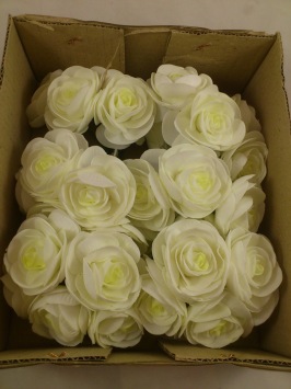 Renoncules en mousse blanc (6x5 p.)